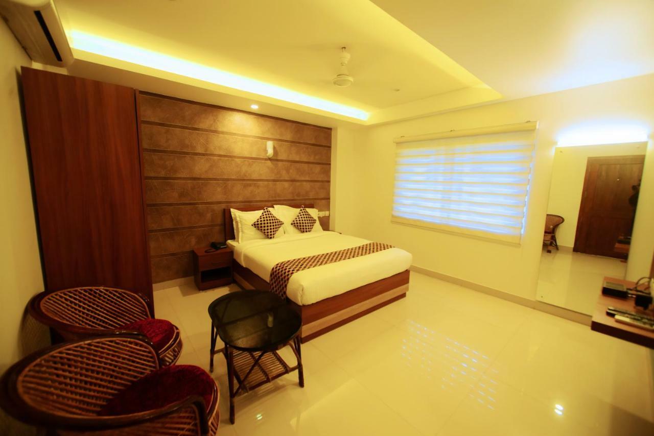 Kb Residency Otel Kozhikode Dış mekan fotoğraf